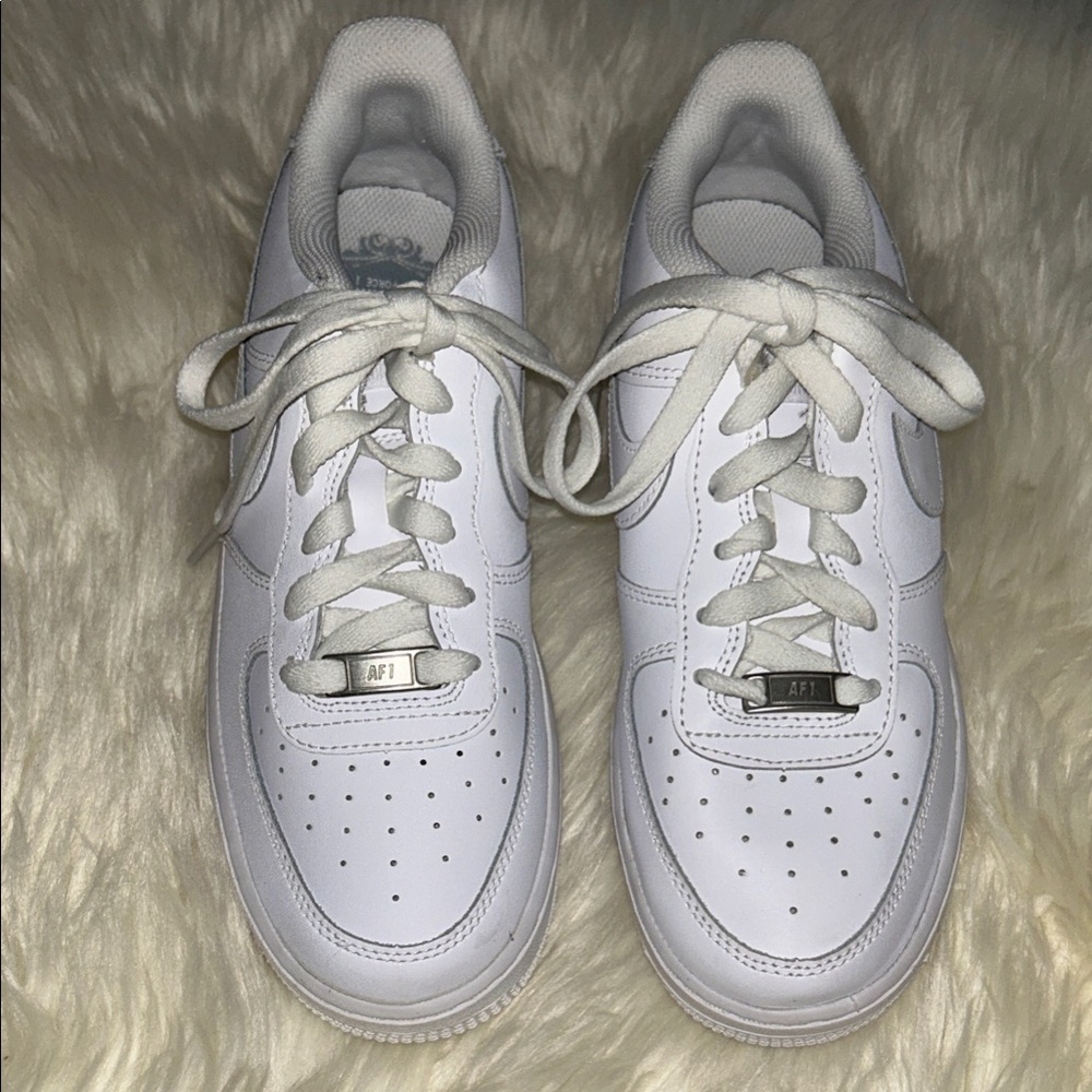 Nike, unisex size 6.5